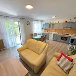 Im Erdgeschoss Mit Terrasse Und Grill By Interhome * نوفي فينودولسكي
