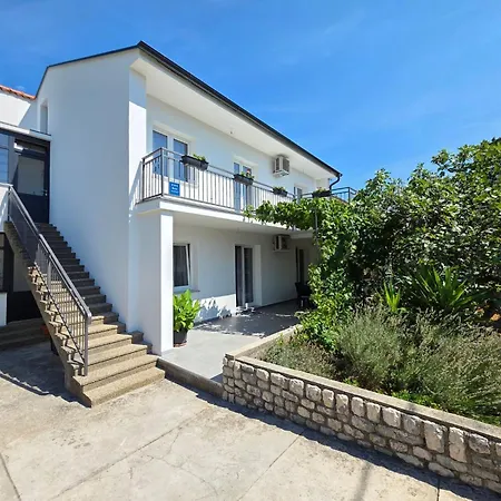 Im Erdgeschoss Mit Terrasse Und Grill By Interhome شقة