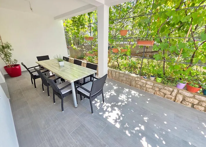 Im Erdgeschoss Mit Terrasse Und Grill By Interhome דירה