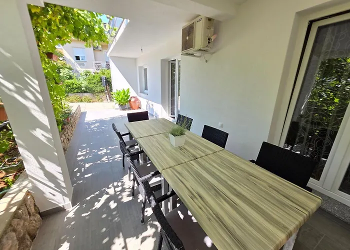 Im Erdgeschoss Mit Terrasse Und Grill By Interhome *