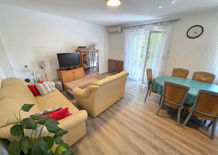 דירה Im Erdgeschoss Mit Terrasse Und Grill By Interhome *
