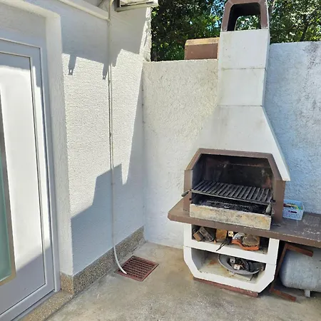 Im Erdgeschoss Mit Terrasse Und Grill By Interhome Apartmán