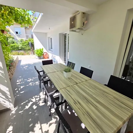 Im Erdgeschoss Mit Terrasse Und Grill By Interhome *