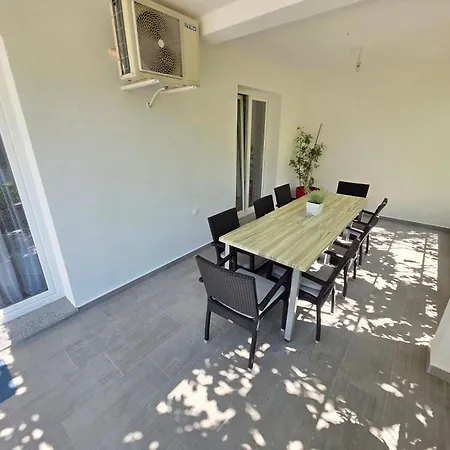 Apartmán Im Erdgeschoss Mit Terrasse Und Grill By Interhome
