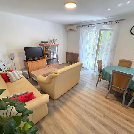 Apartmán Im Erdgeschoss Mit Terrasse Und Grill By Interhome *