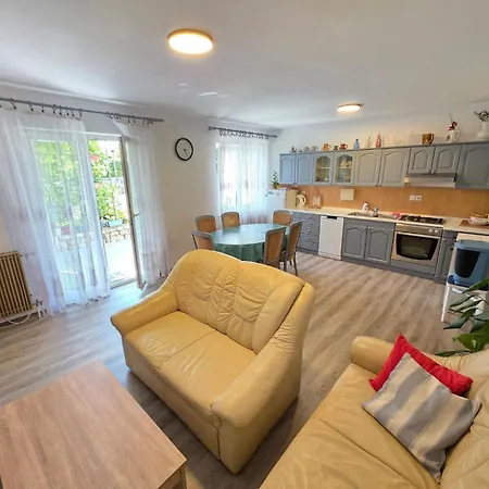Im Erdgeschoss Mit Terrasse Und Grill By Interhome * Novi Vinodolski