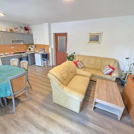Apartmán Im Erdgeschoss Mit Terrasse Und Grill By Interhome