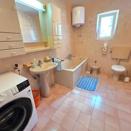 Im Erdgeschoss Mit Terrasse Und Grill By Interhome Apartmán