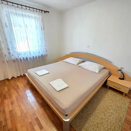 Apartmán Im Erdgeschoss Mit Terrasse Und Grill By Interhome