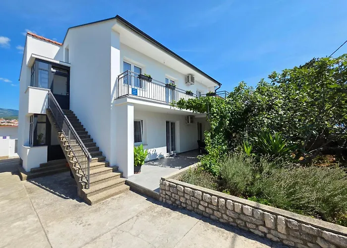 Im Erdgeschoss Mit Terrasse Und Grill By Interhome Apartment