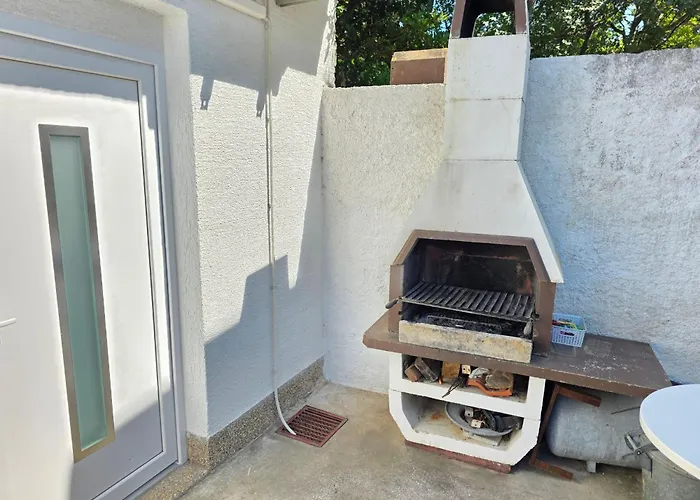 Im Erdgeschoss Mit Terrasse Und Grill By Interhome Apartment