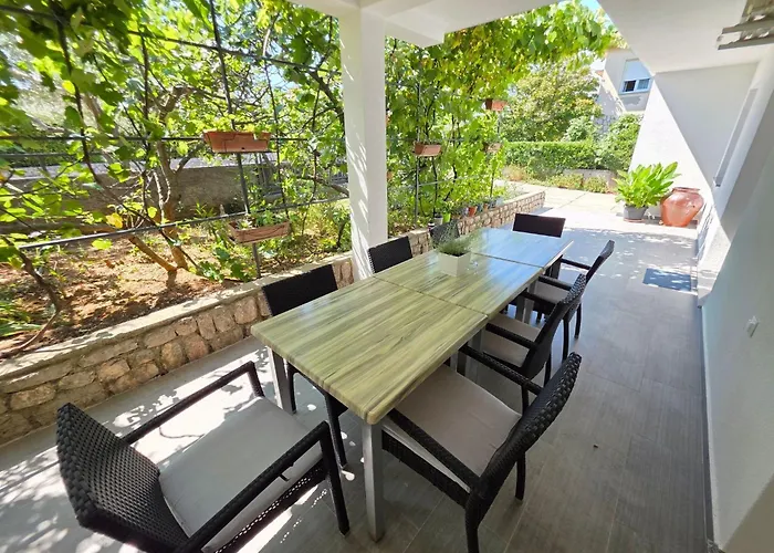 Apartment Im Erdgeschoss Mit Terrasse Und Grill By Interhome Novi Vinodolski