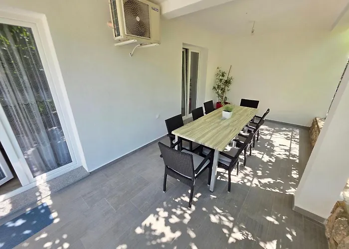 Apartment Im Erdgeschoss Mit Terrasse Und Grill By Interhome
