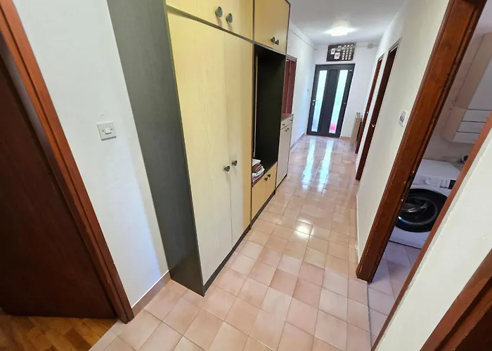 Apartment Im Erdgeschoss Mit Terrasse Und Grill By Interhome