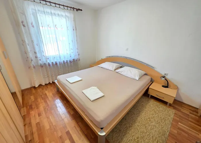 Apartment Im Erdgeschoss Mit Terrasse Und Grill By Interhome