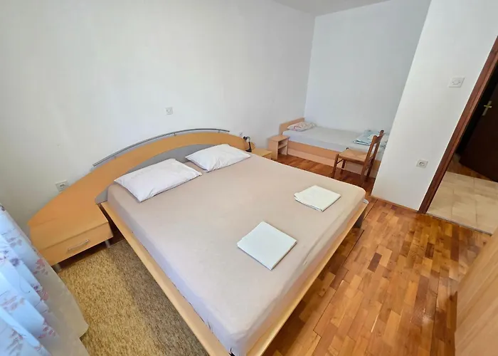 Apartment Im Erdgeschoss Mit Terrasse Und Grill By Interhome